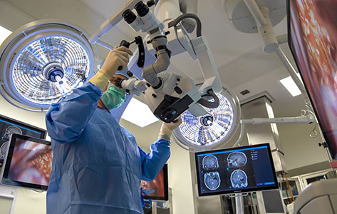 Dr. Moshel performs novel fluorescent brain tumor surgery with new system.