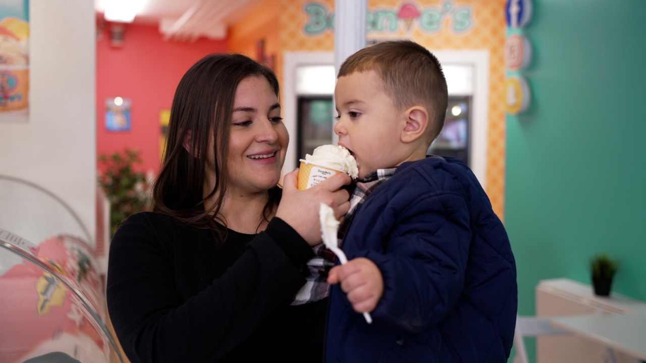 Isabel feeds her son an ice cream.