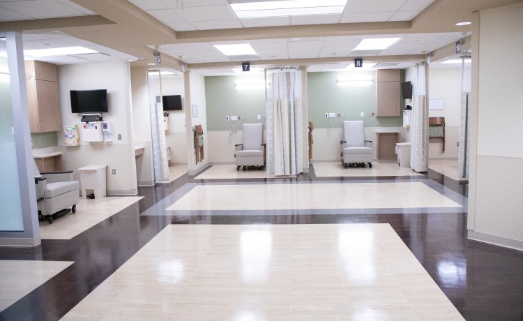 La sala radial para pacientes con cateterismo cardíaco en el Gagnon Cardiovascular Institute del Morristown Medical Center