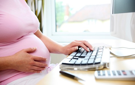 Pregnant woman taking online childbirth class