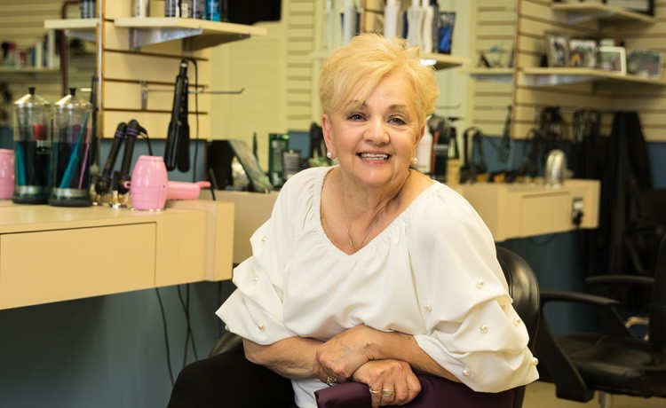 Lynn returns to hair salon after heart surgery