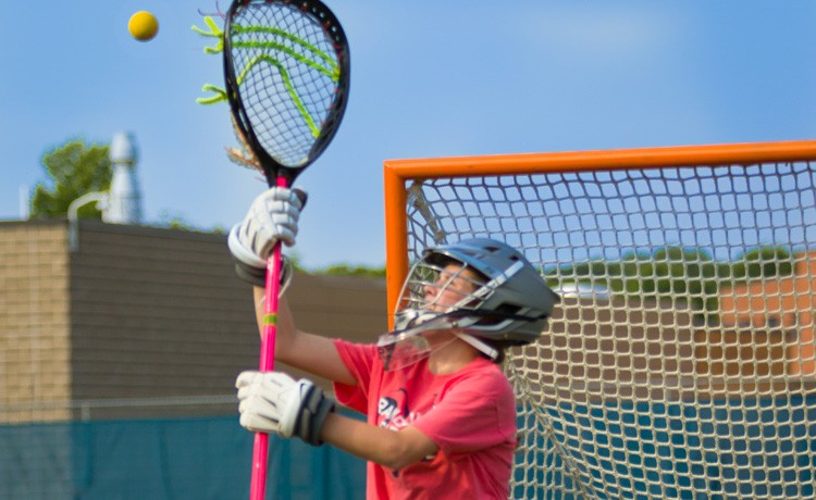 Paciente con fibrosis quística juega al lacrosse