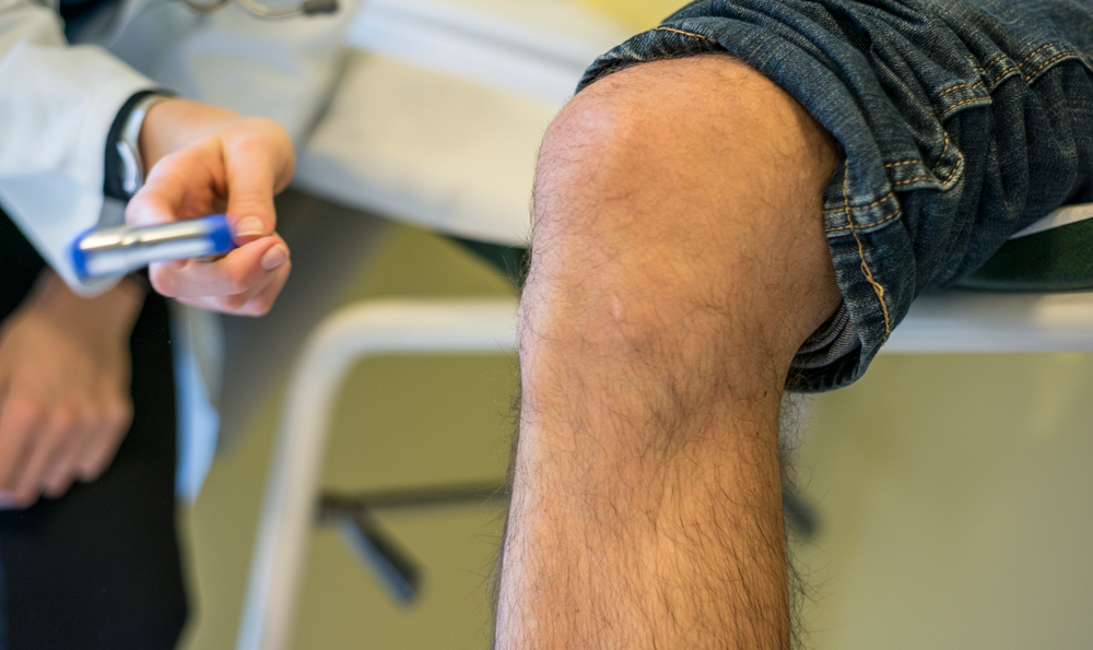 A syringe next to a knee
