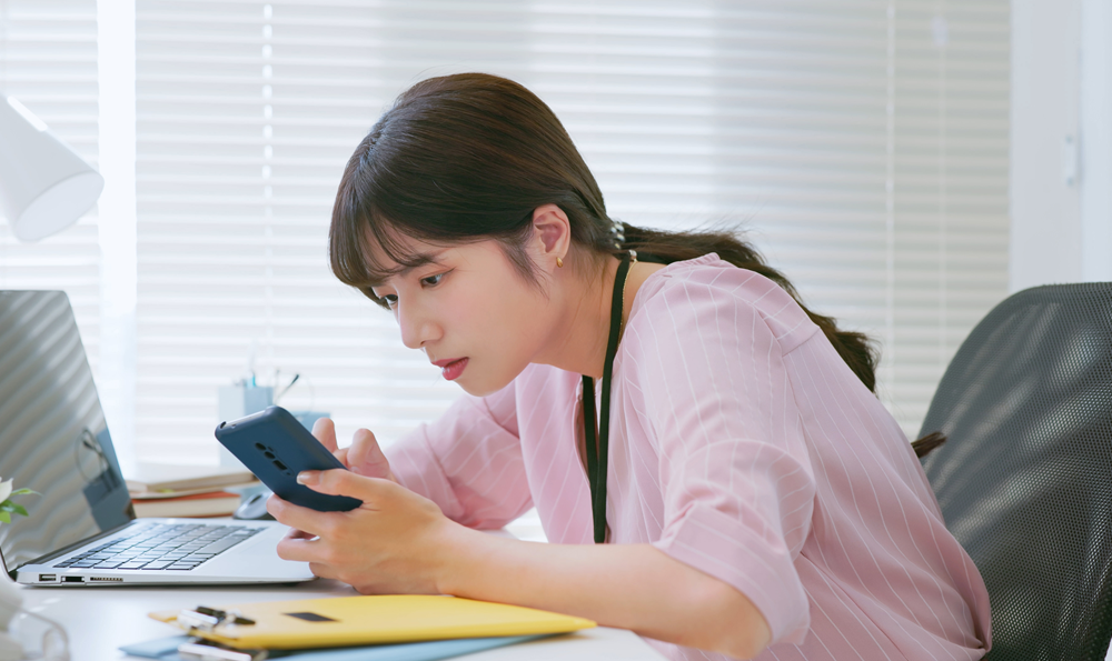Woman working on her laptop.