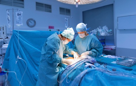 surgical oncologists in OR