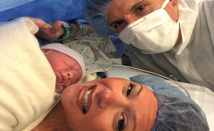 Couple gives birth 30 seconds after marriage